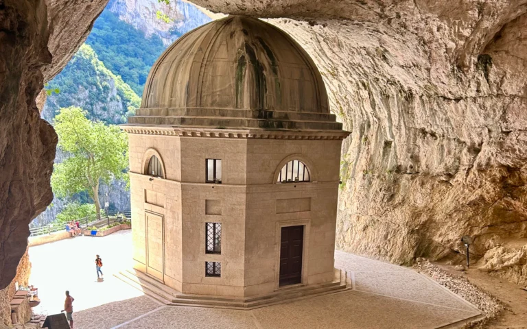 Grotte Di Frasassa